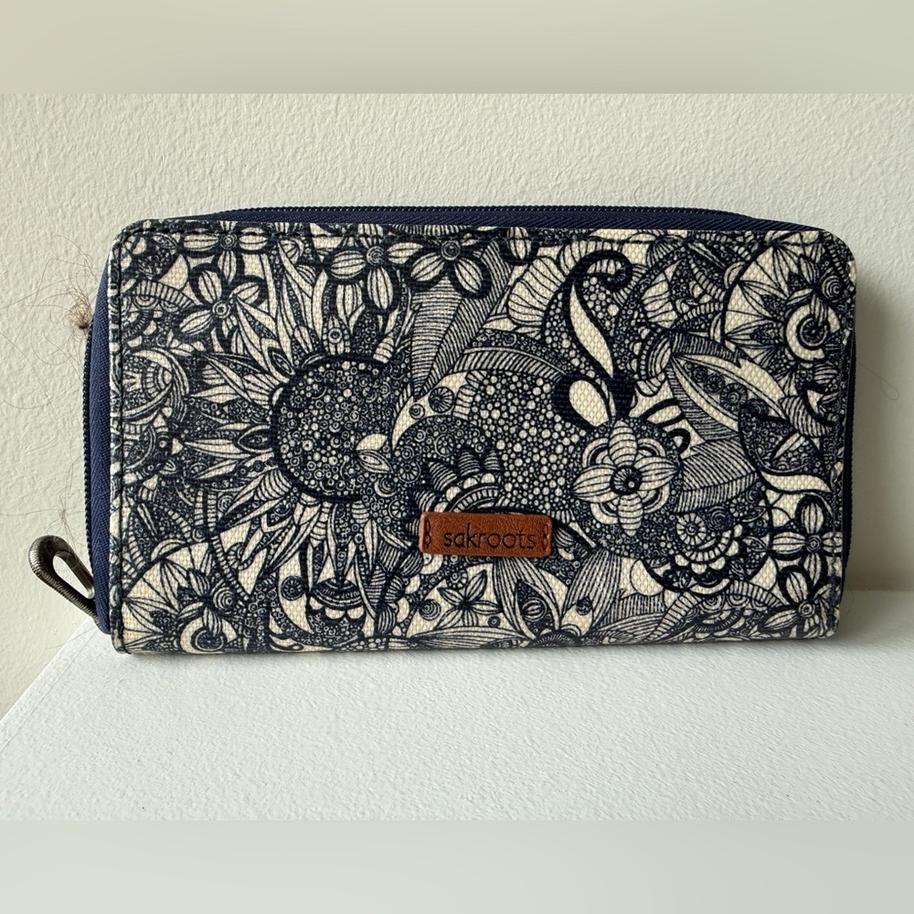 Sakroots Artist Circle Zip Around Wallet Blue Floral 7.75x4.5x0.75
